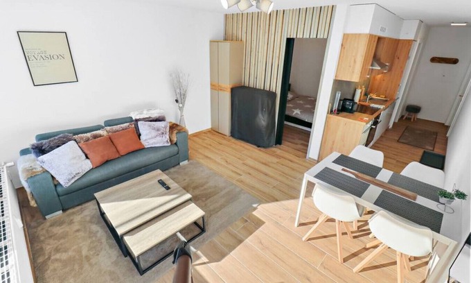 Noes Apartamento | Cosy, renovated apartment in the heart of the resort