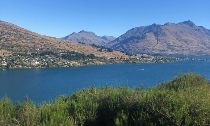 Frankton Apartamento | Cosy retreat with spectacular views of Lake Wakatipu and mountain ranges