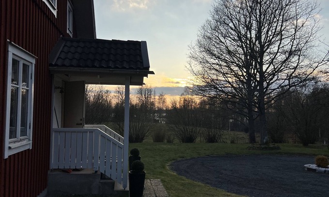 Stenbrohult Casa | Cosy secluded modern house 100m from stunning lake