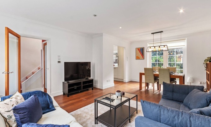 East Walworth Casa | Cosy Secure 2-BR near Borough Mkt! Private Parking