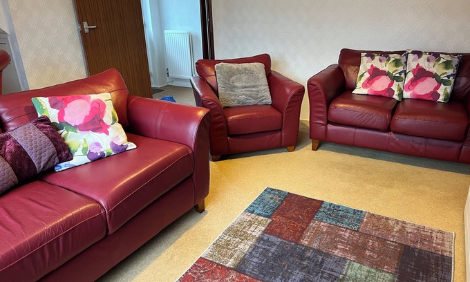 Tea Green Casa | Cosy Secure Clean House with Parking near Luton Airport