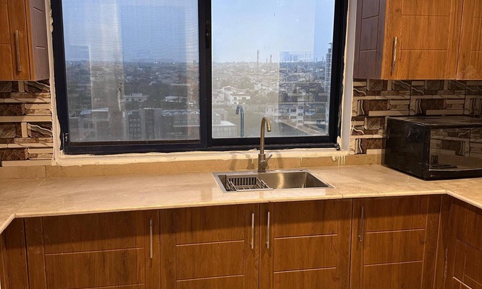 Rawalpindi Apartamento | Cosy Sky-High Retreat: Ultimate Cityscape from the Top Floor
