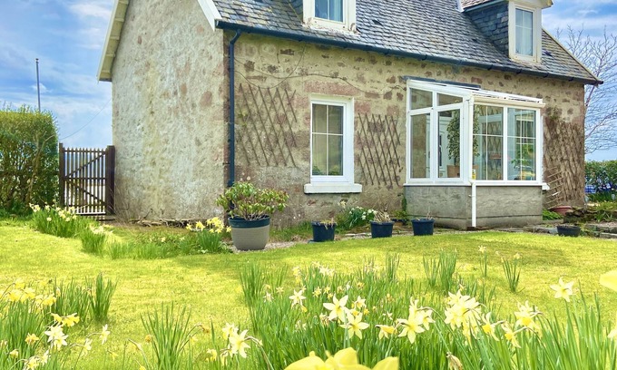 Inveraray Cabaña | Cosy, Stone Built Cottage; Super Dog Friendly; Games Room & Direct Loch Access!