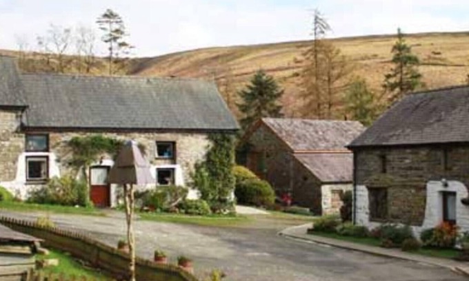 Llanybydder Cabaña | Cosy stone cottage on Llanllwni Mountain