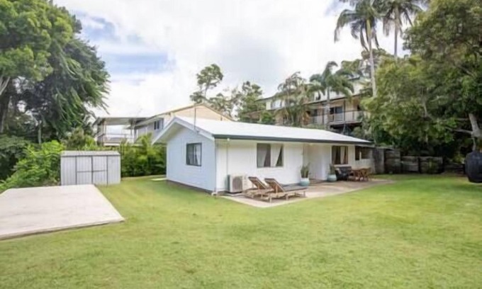 Point Lookout Cabaña | Cosy Straddie cottage + sleeps 6 + pet friendly