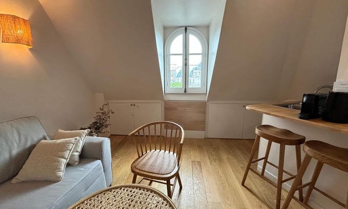 Champs-Elysees Apartamento | Cosy studio overlooking the rooftops of Paris