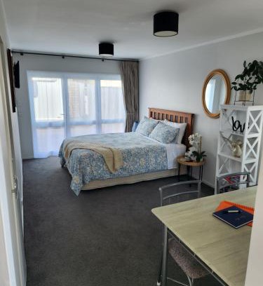 New Plymouth Apartamento | Cosy Studio Unit on Longview