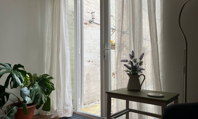 Cheltenham Casa | Cosy terrace house close to town centre, train station and ideal for race course