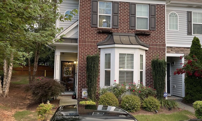 Northeast Raleigh Casa | Cosy town home for rent, 8 min from downtown.