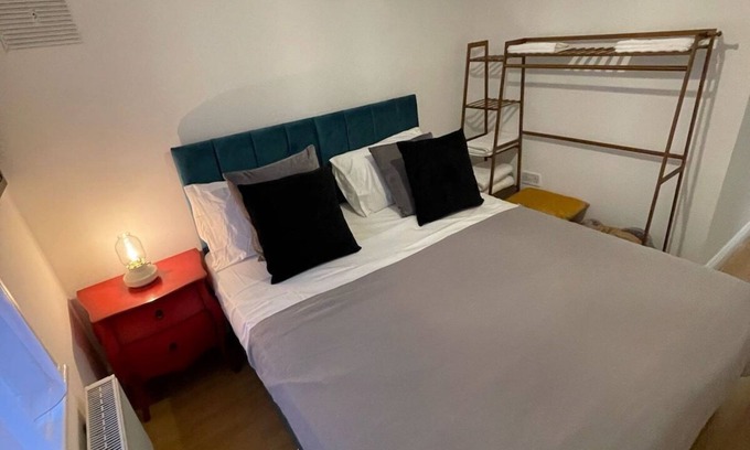 Tottenham Apartamento | Cosy Urban Oasis 2 Bedroom Flat in Tottenham ( Sleeps 5 People )
