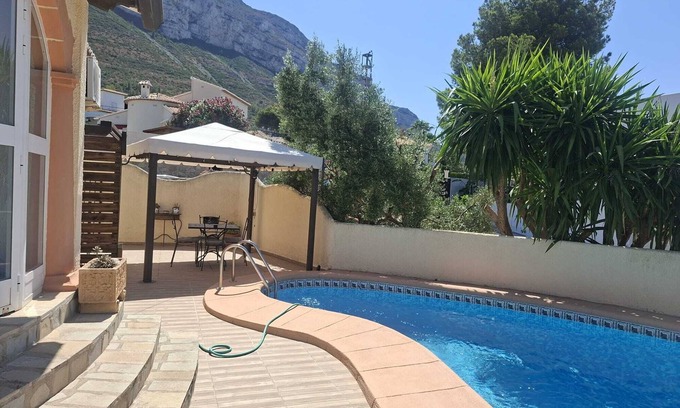 Denia Chalet De Esquí | Chalet con visitas al mar-montaña para 4 personas con piscina privada, en Denia
