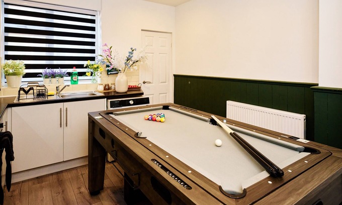 Wyken Casa | CosyHome | NearCityCentre | sleeps 8 | Pool Table