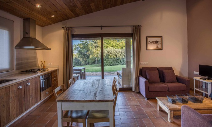 Sant Andreu Salou Apartamento | Apartamento rural con wifi gratis, chimenea y jardín y piscina comunitaria