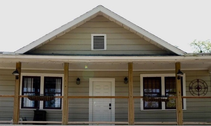 Oakley Cabaña | Cottage 1/4 mile to Biltmore Estate Entrance 2 BD-1BA--GREAT LOCATION