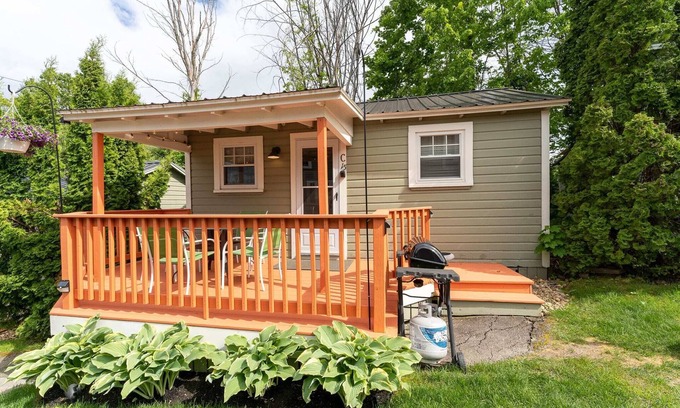 Weirs Beach Cabina | Cottage 15 Summary: A