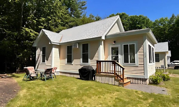 Moody Cabaña | Cottage #172 Seaglass Village Cottage
