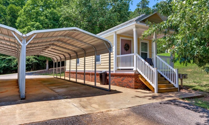 Langston Cabina | Cottage #2 Fisherman's Landing / 1-Bed Fishing Cottage w/Covered Boat Shelter"