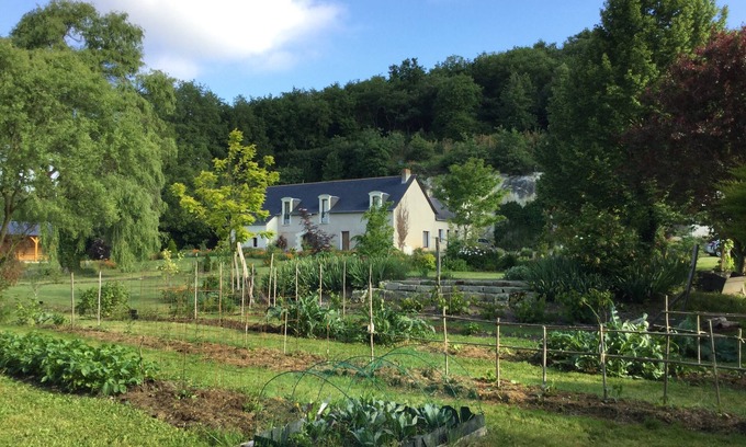 Tuffalun Cama Y Desayuno | Casa rural 3 personas, a 6 km del Loira, entre Angers y Saumur, acceso para discapacitados, calma.