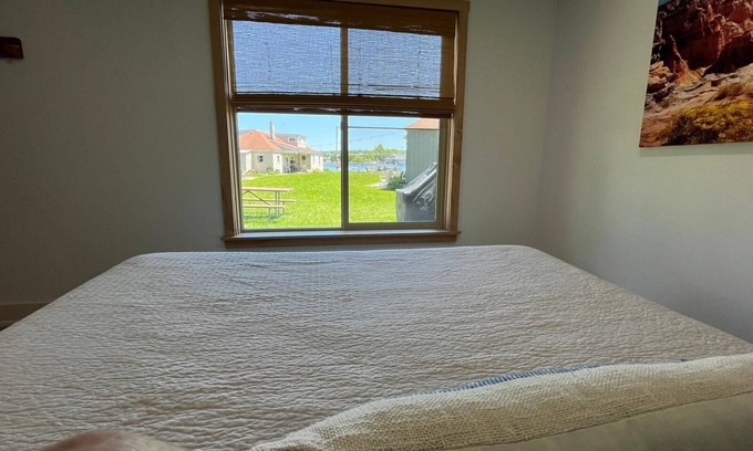 Stow Cabaña | Cottage #4 - Beautiful 3 Bedroom Lakefront Cottage - Fully Renovated in 2024!