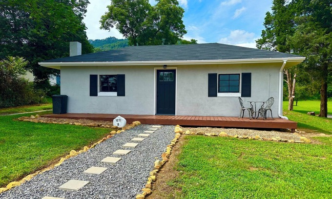 Pinnacle Cabaña | Cottage at Pilot Mountain