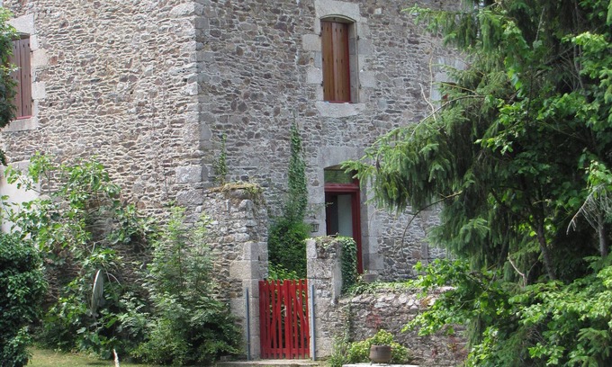 Lehon Casa | casa de campo al borde del agua