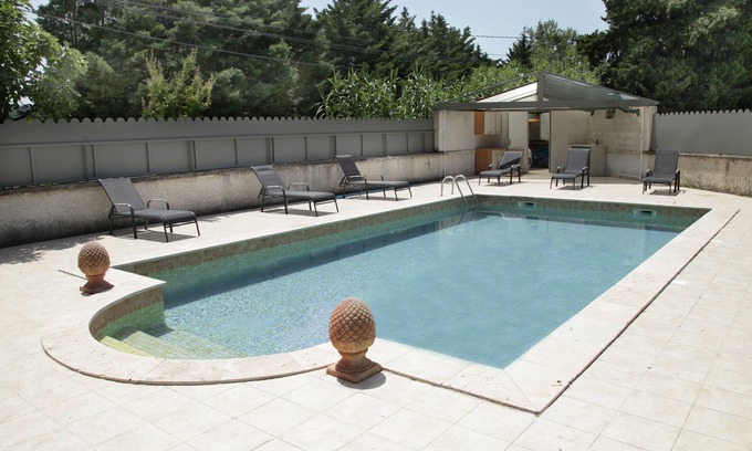 Fontvieille Casa | Casa rural a los pies de los Alpilles para 4 personas con piscina, rodeada de olivos.