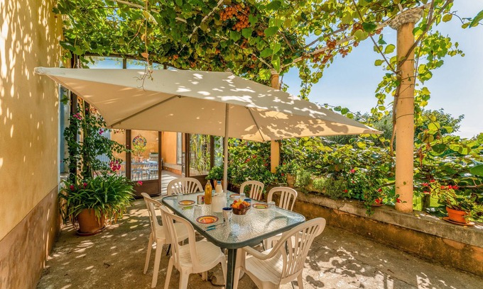 Pont-Saint-Esprit Cabaña | Cottage 'Atelier De Fernand - Mas Des Iles' with Private Terrace, Shared Garden and Wi-Fi