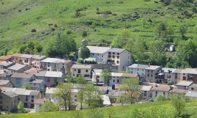 Comus Casa | casa de Barry Espine en un pequeño pueblo de montaña de altitud 1200m