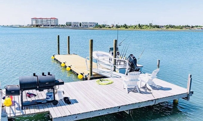 Morehead City Cabaña | Cottage built over the water!! Newly renovated!