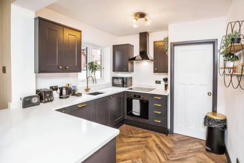 Chester Casa | Cottage By Canal and Centre By Cheshire Escapes