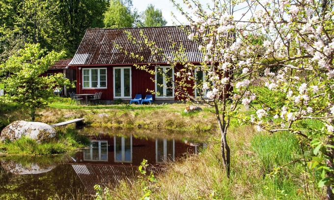 Bolmen Cabaña | Cottage by the pond in Bolmen, near the lake, canoe,sauna playhouse bicycles, Wi-FI