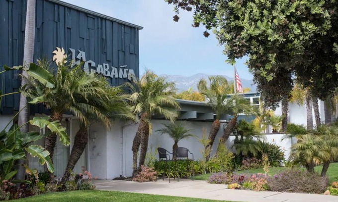 Carpinteria Condominio | Cottage by the Sea steps to beach with heated pool