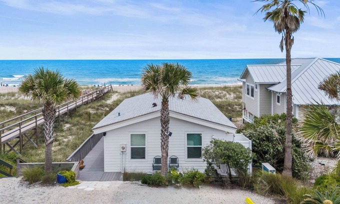 Ocean Cay Casa | 'Right on the Beach Cottage' - ¡Sillas de playa, toallas incluidas!