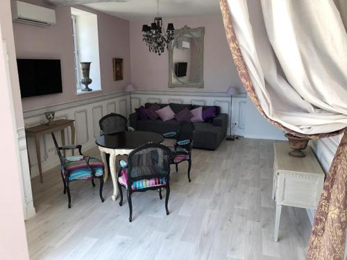Azay-le-Rideau Casa | Cottage du chateau for 4 people 90 M- 2 bedrooms 2 bathrooms pool