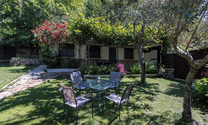 Arenas de San Pedro Cabaña | Casita de campo 'El Castañar De Ceubia' con vistas a la montaña, terraza privada y jardín privado
