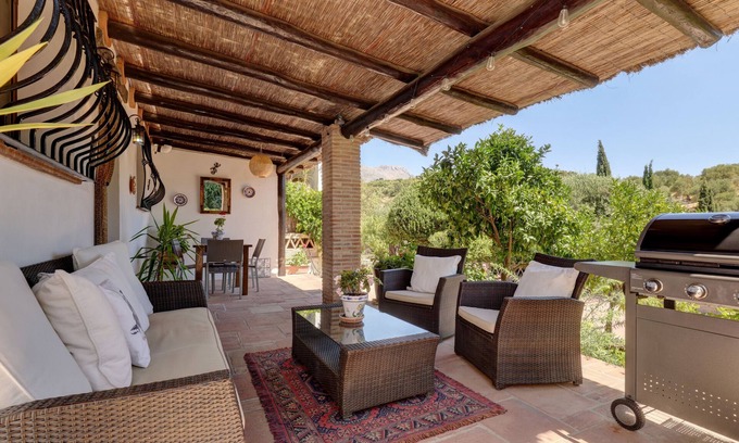 Cortes de la Frontera Cabaña | Casita de campo 'Finca del Río' con vistas a la montaña, piscina y Wi-Fi