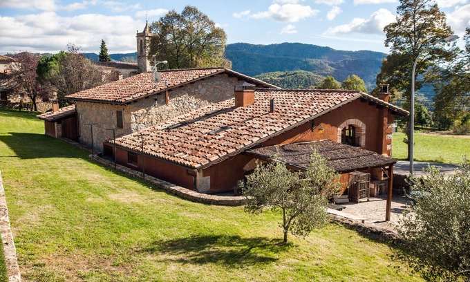 Santa Maria de Besora Cabaña | Casa rural con jardín privado y barbacoa en el prepirieno catalán