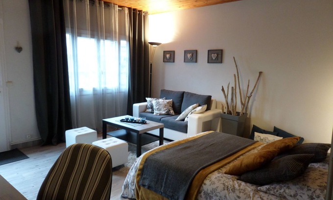 Pujols-sur-Ciron Casa | Casa rural para 2 personas, en un parque.
