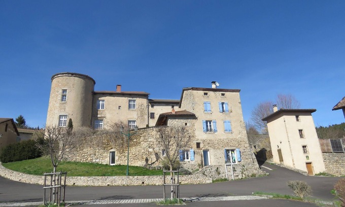 Saint-Bonnet-le-Chastel Otro | COTTAGE 6 pers. in a Castle, Auvergne Rhône Alpes, Nature, Mountain Biking, Hiking
