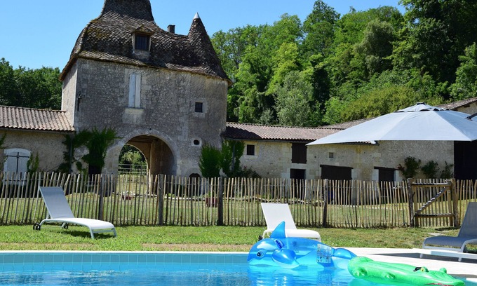 Saint-Aulaye-Puymangou Cabaña | Casa rural de la fuente del Domaine de La Vallade
