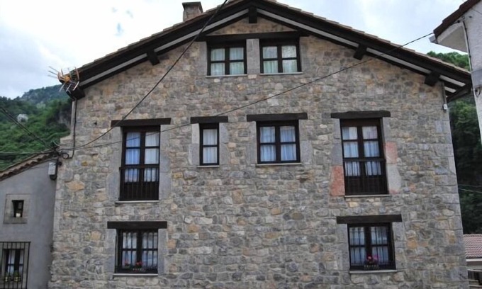 Tielve Cabaña | Casa rural (alquiler íntegro) El Colladín para 9-10 personas