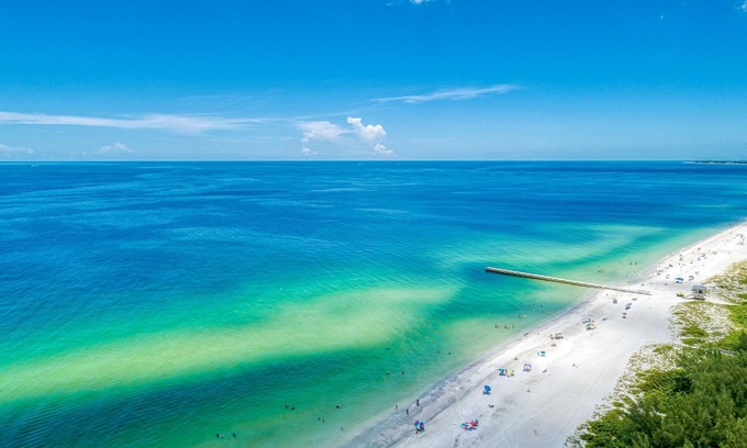 Bradenton Beach Casa | Cottage Haven-one Minute Walk To The Beach-private Yards-keyless Locks