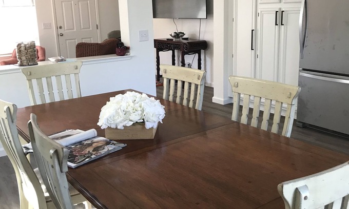 Windsor Casa | Cottage home near the Russian River; county parks; numerous wineries