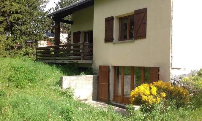 Superbolquere Chalet De Esquí | casa en una tranquila zona residencial en pino tierra planteadas