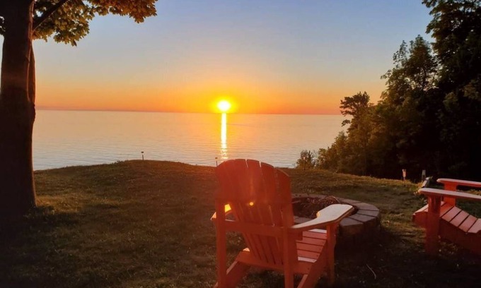 Bayfield Cabaña | Cottage in Bayfield, Lake Huron Bluffs