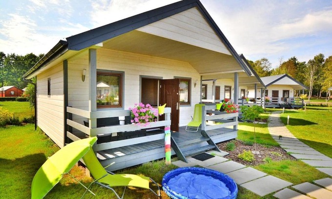 Jaroslawiec Casa | Cottage in Jaros awiec near Heated Pool