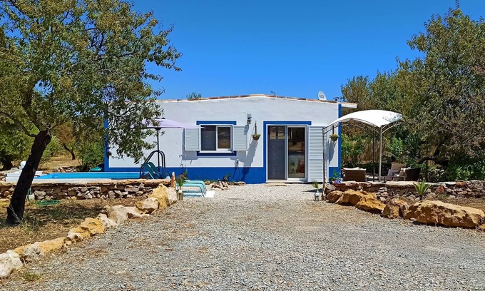 Moncarapacho e Fuseta Cabaña | Casa Da Amêndao una cabaña privada con piscina natural en huerto de almendros