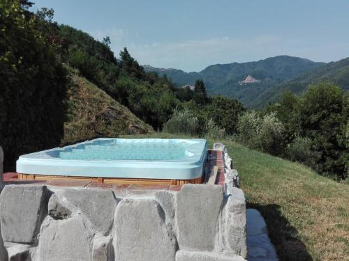 San Quirico Casa | Cottage in Pescia with Pool and Garden