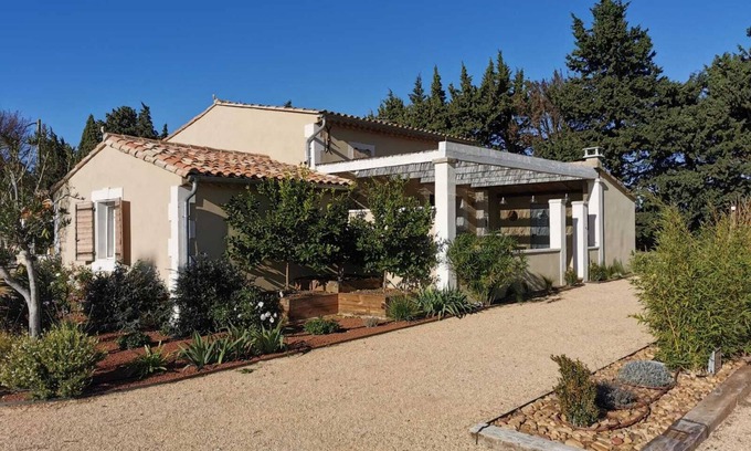 Aureille Casa | Casa rural en Provenza en el corazón de los Alpilles para 4 a 6 personas.