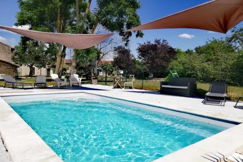 Saint-Jean-de-Sauves Casa | Cottage in Saint-Jean with Terrace